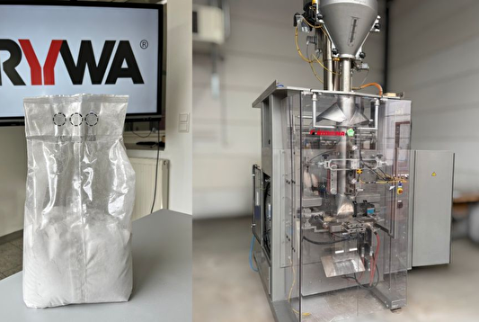 Rovema VPX 320 met SDX verpakt cementpoeder in zakken van 2–5 kg voor een Duitse klant